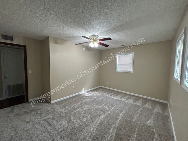 Building Photo - Charming 2 Bedroom, 2 Bath Home near Brown's Beach