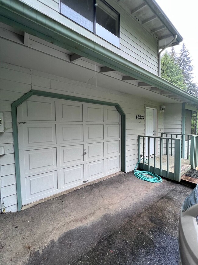 Building Photo - Clinton 2 bed 1.5 bath- 5 min from the Cli...