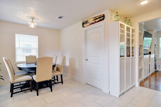 Building Photo - 5421 Fursman Ave