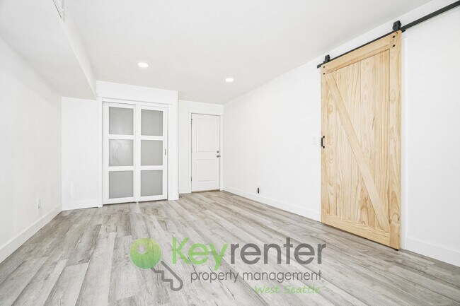 Building Photo - Modern Comfort Meets Classic Seattle Charm