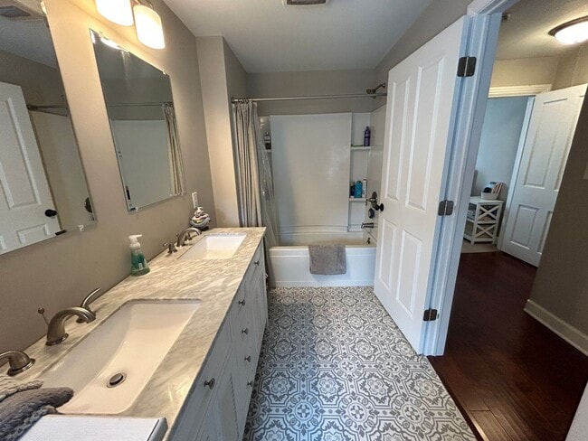 Building Photo - Now Leasing - Beautiful 3-bedroom, 1.5-bat...