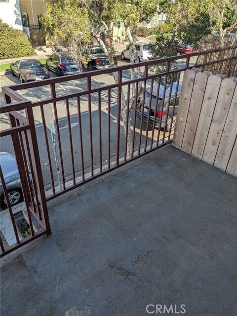 Building Photo - 1000 E 1st St