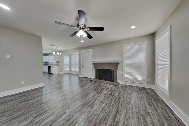 Building Photo - 3327 Colonel Ct Dr