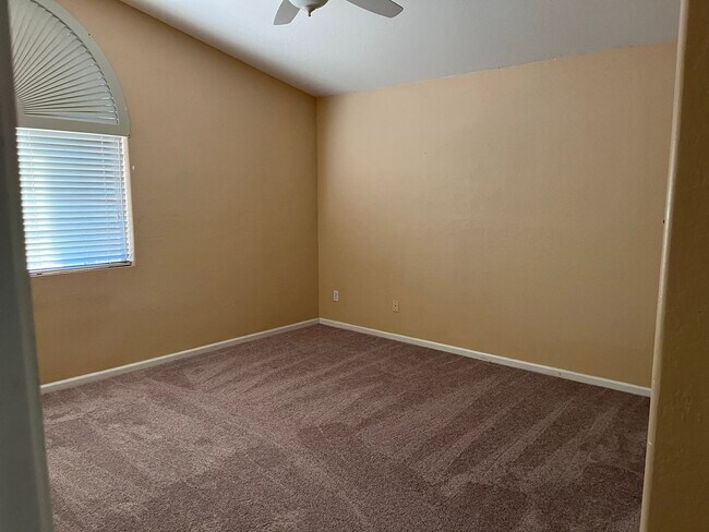 Building Photo - 4746 W Carla Vista Dr