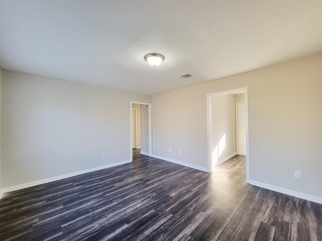 Building Photo - 4119 Holloway Dr