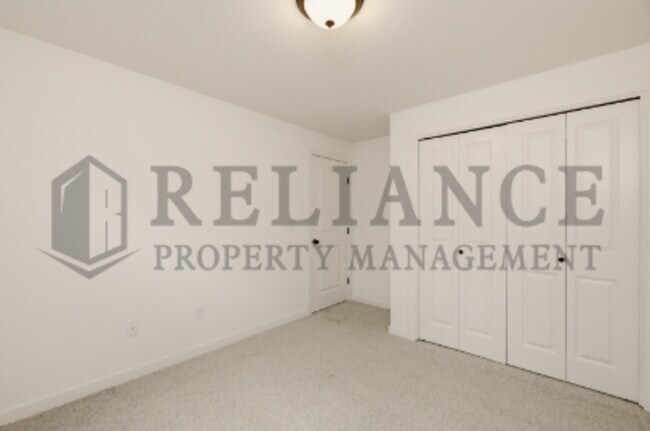 Building Photo - 5301 N Pinecrest Ct