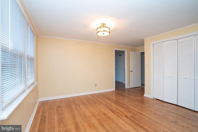 Building Photo - 15 Cranbury Rd