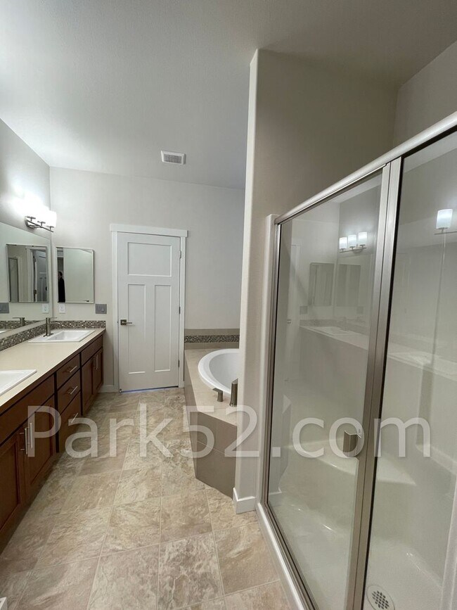 Building Photo - $500 Off First Full Month! 4 Bedroom Singl...