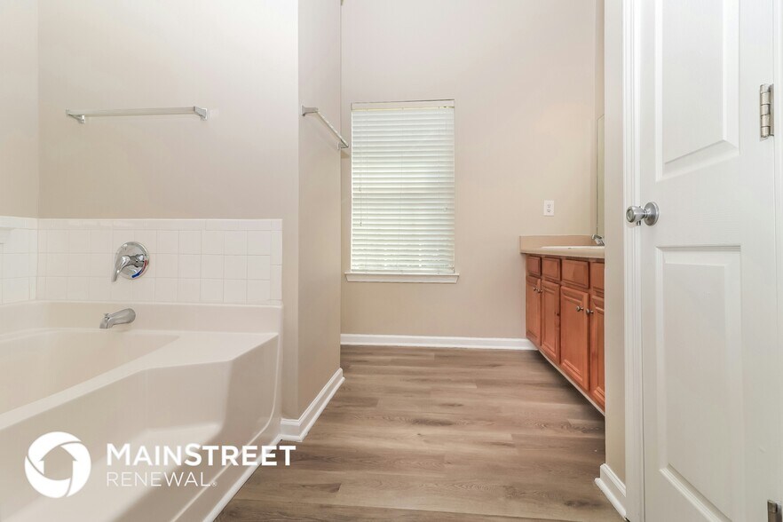 Building Photo - 315 Wellsley Ln