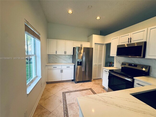 Building Photo - 815 Vista Meadows Dr