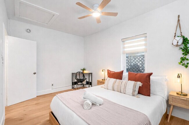 Building Photo - 1336 NE 14th Ave