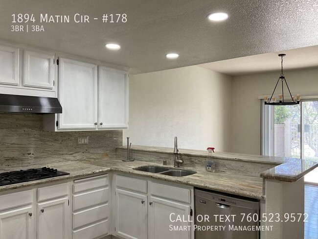 Building Photo - Upgraded Town Home 3BR/2.5BA  Great Locati...