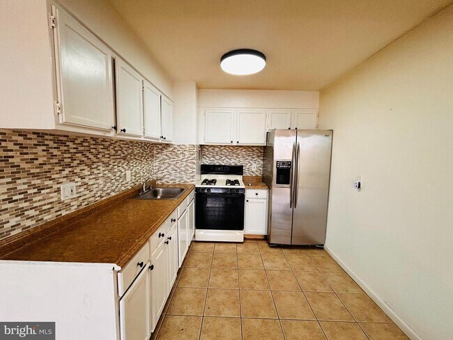 Building Photo - 1828 Metzerott Rd