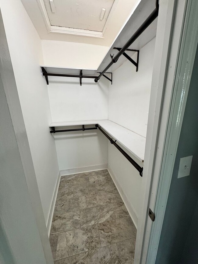 Building Photo - Beautiful 2 bed 2 bath house in Churchill