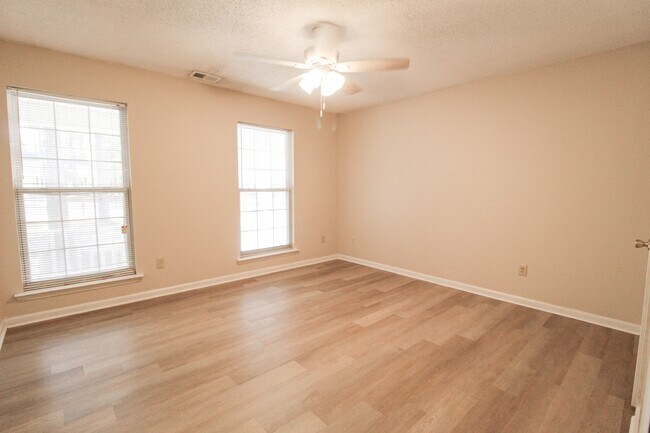 Building Photo - 507 S Kevin Ct