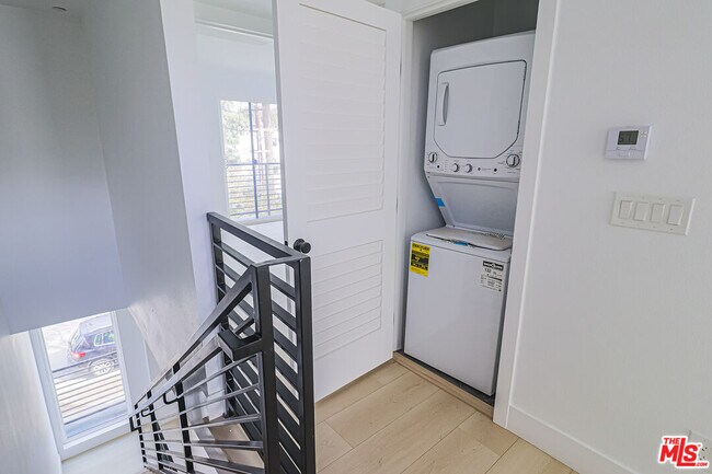 Building Photo - 11810 Gilmore St