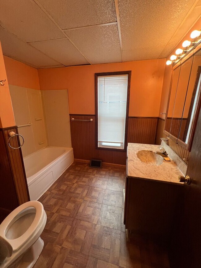 Building Photo - 32 5th Ave