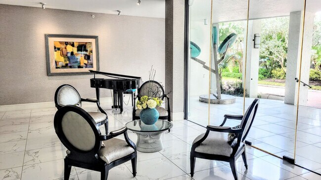 Building Photo - SEASONAL SHORT-TERM 1-BED 1 BATH CONDO ON LONGBOAT KEY. BEACH ACCESS