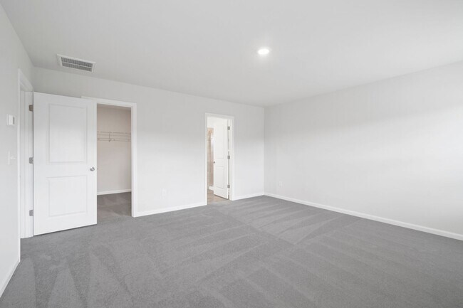 Building Photo - Almost Brand New Home 4 Bedroom with 2.5 b...