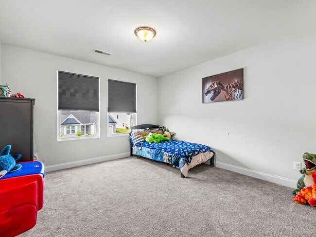 Building Photo - Towne Pointe Community