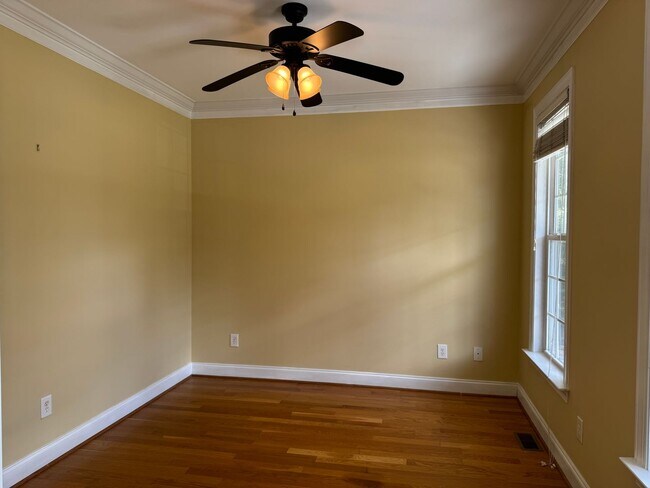 Building Photo - Beautiful Home in River Bluffs