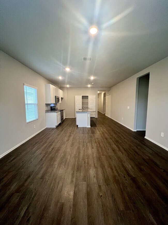 Building Photo - 596 Jennifer Wy