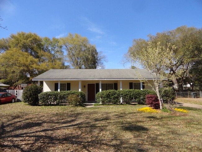 Primary Photo - 3 BR 2 Ba home in Fairhope