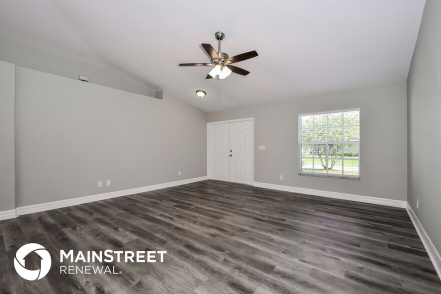 Building Photo - 1326 NE 3rd Ave