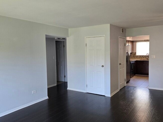Building Photo - 9430 Bay Colony Dr