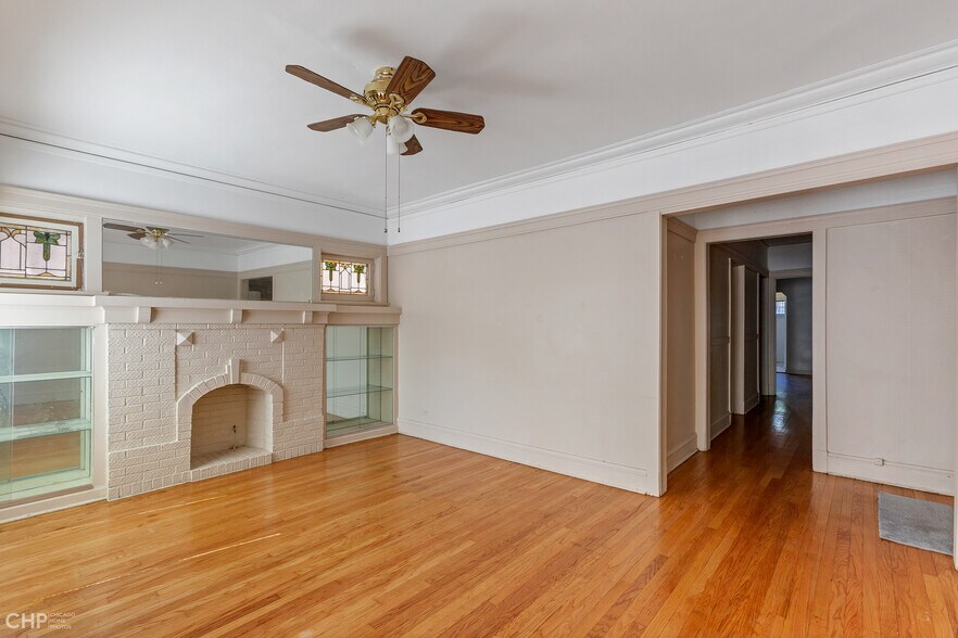 Building Photo - 6528 N Bosworth Ave
