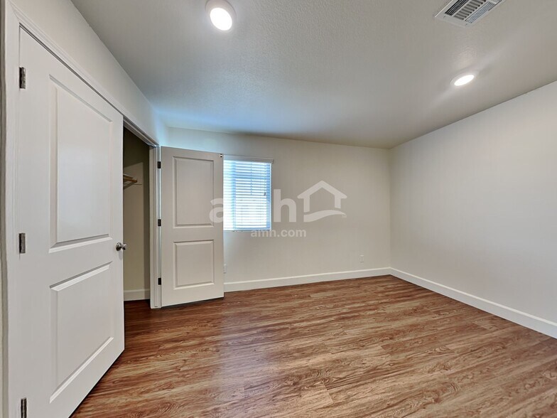 Building Photo - 1805 Viaggio Ave