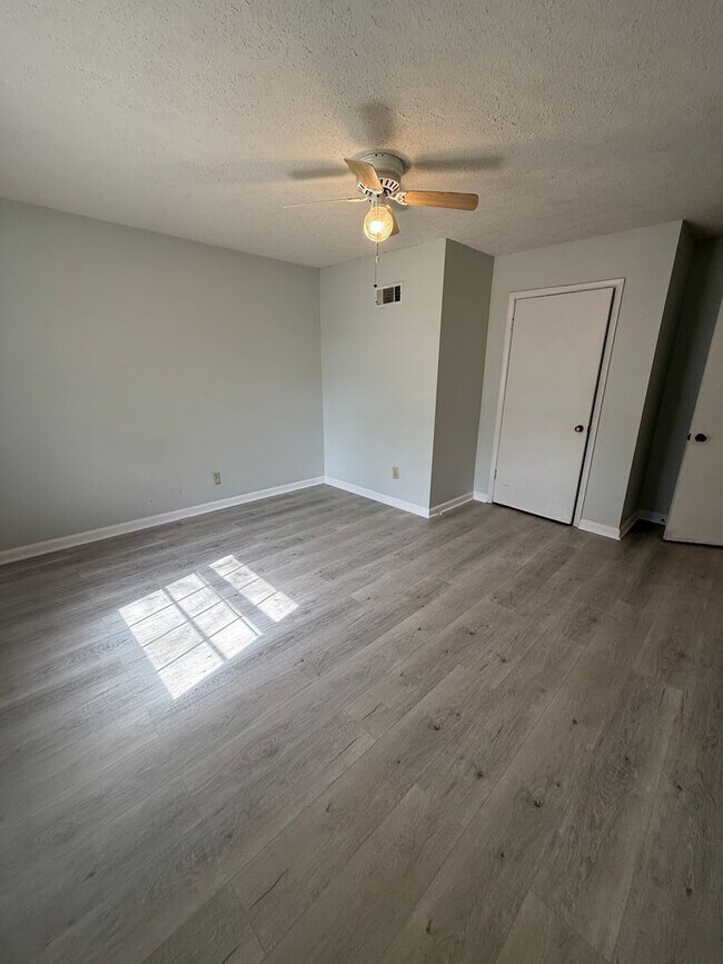 Building Photo - 706 Tibet Ave