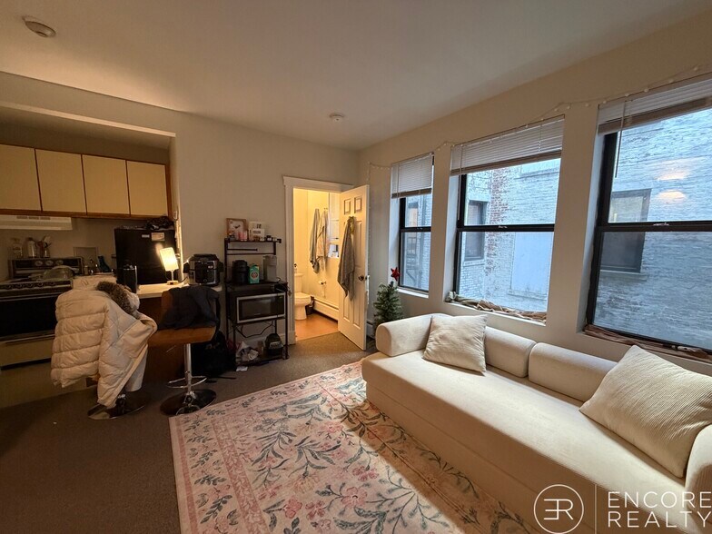 Building Photo - 8 Aberdeen St