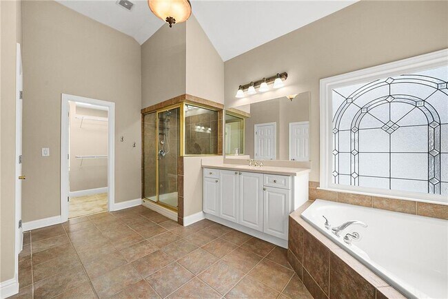 Building Photo - 225 Lake Summit View