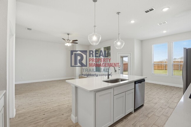 Building Photo - Refined 3-Bedroom Single-Story Home with Versatile Layout