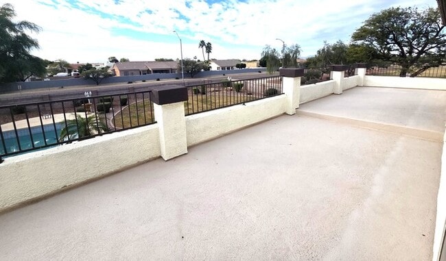 Building Photo - Stunning Resort style Home 5-bedroom Pool/Spa