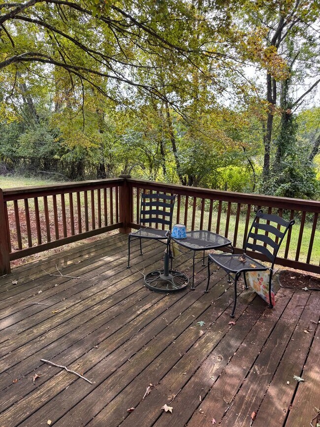Building Photo - 5 Bedroom || 3 Bathroom Home with All Util...