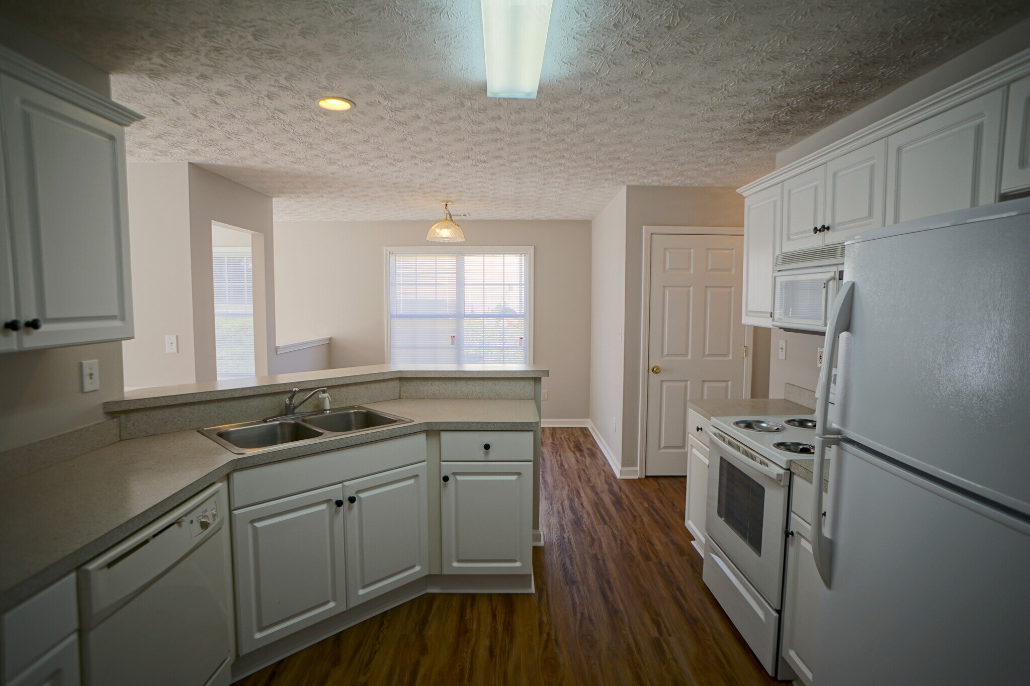 Crisp, clean and spacious kitchen - 11 Spring Valley Cove