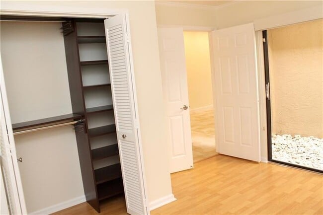 Building Photo - 6722 Canary Palm Cir