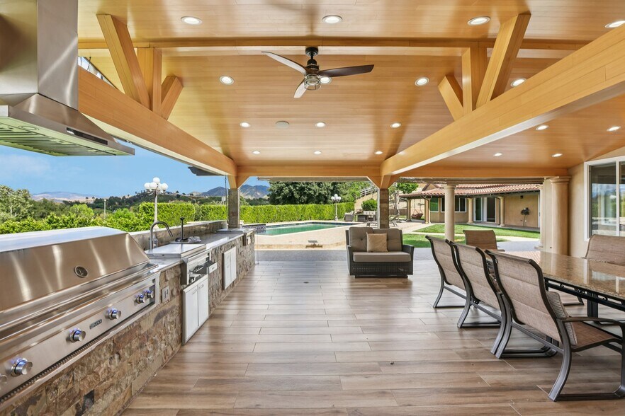 Building Photo - 27048 Triumph Ave