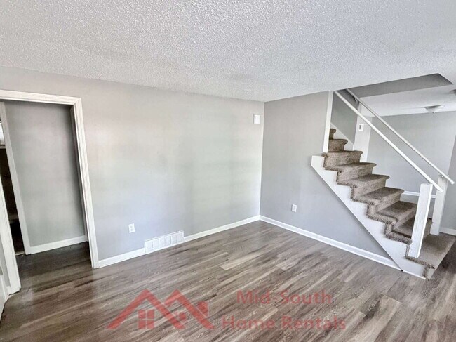 Building Photo - 1733 Gowan Dr