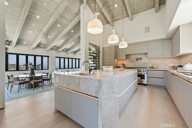 Building Photo - 3121 Old Topanga Canyon Rd