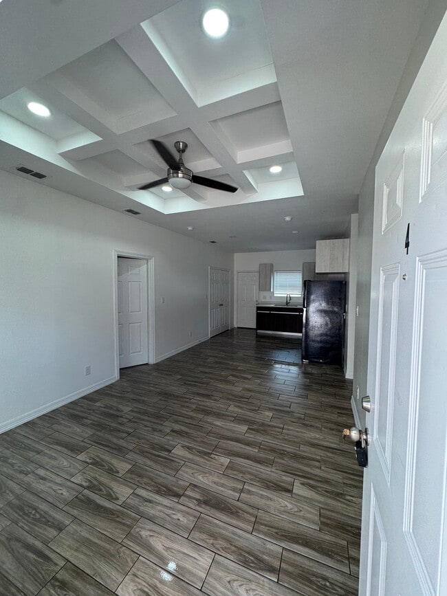 Building Photo - 909 W Kohala Ave