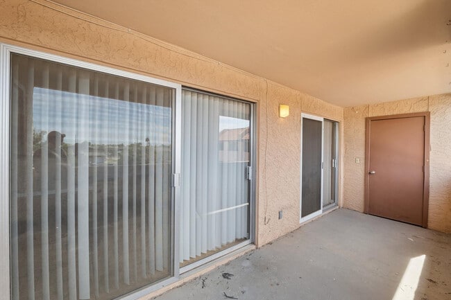 Building Photo - 540 N May