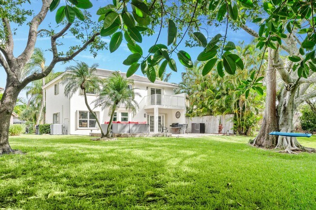 Building Photo - 1497 S Club Dr