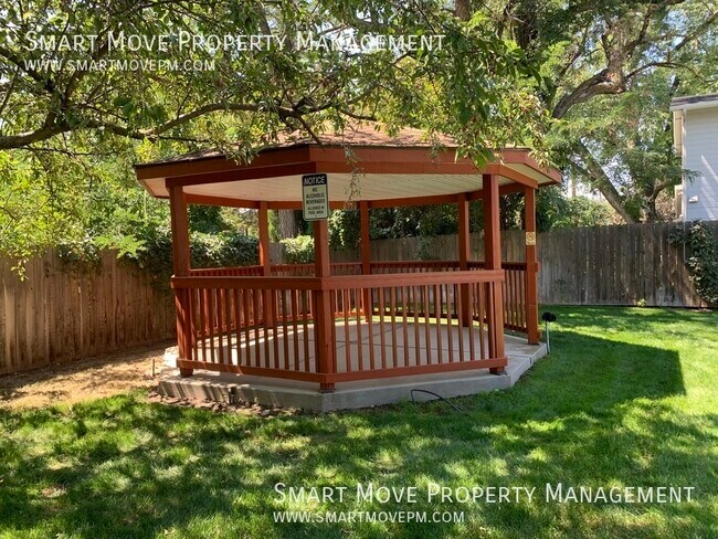 Building Photo - 2574 Sumac Ln