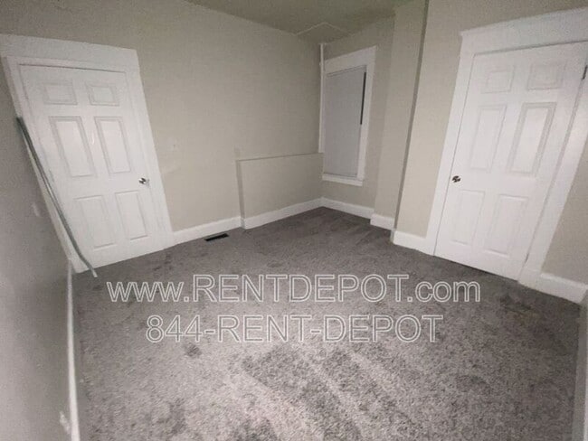 Building Photo - 816-818 W. Iowa St.