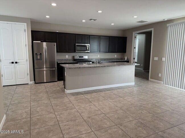 Building Photo - 38163 W Santa Monica Ave