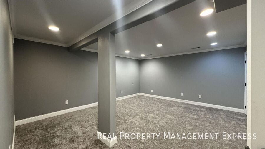 Building Photo - Spacious 5-Bedroom Home with Modern Update...