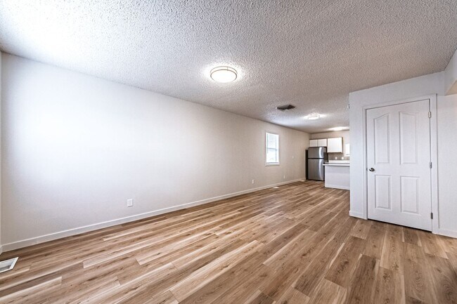 Building Photo - 1415 Anita St